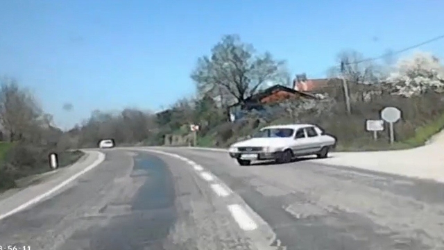 Bartın'da 2 otomobil kafa kafaya çarpıştı