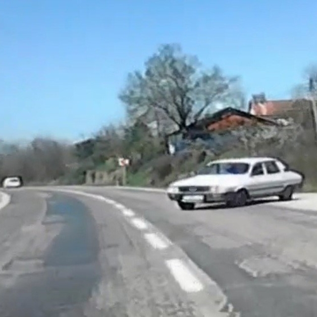 Bartın'da 2 otomobil kafa kafaya çarpıştı