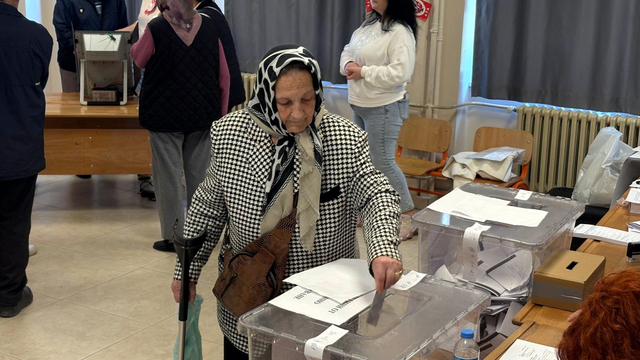 Bulgaristan'daki erken seçim için Trakya'daki çifte vatandaşlar sandık başına gitti