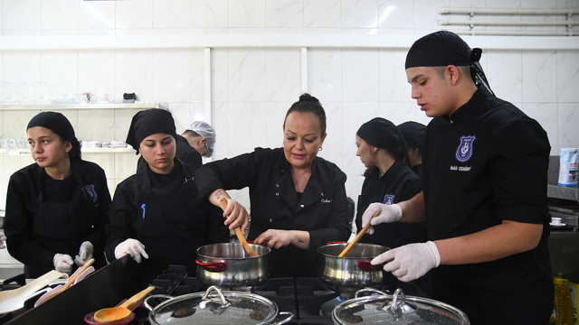 Balıkesir'de geleceğin şefleri "Vefa Mutfağı"nda usta isimlerle buluştu