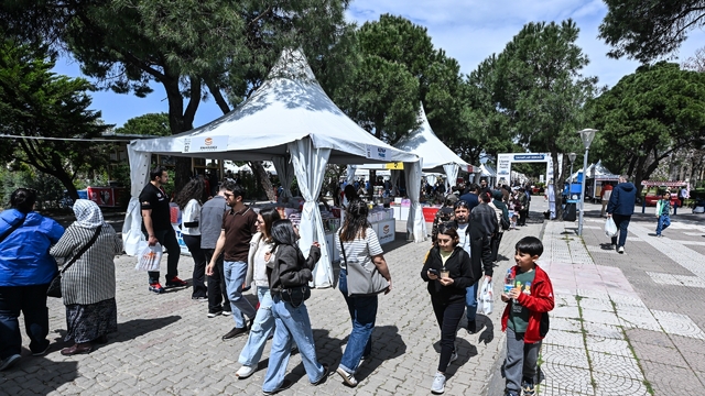 İzmirliler İZKİTAP'a akın etti