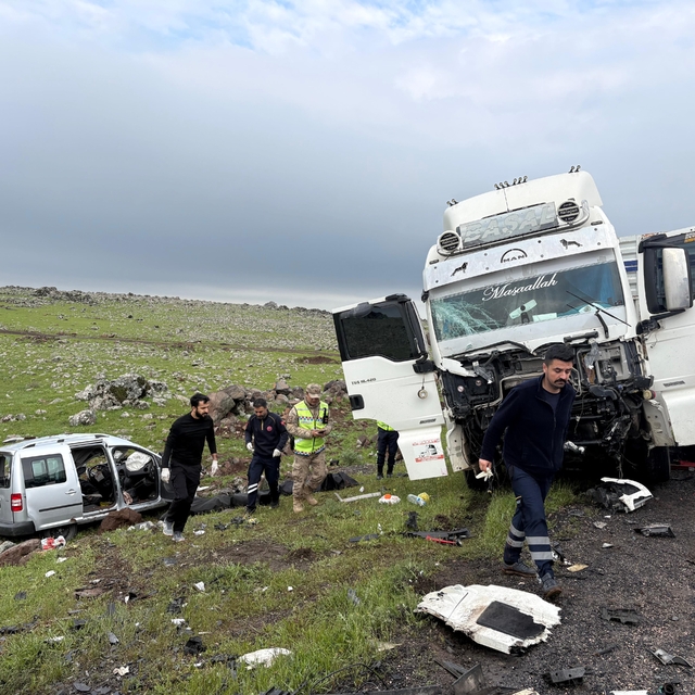 Siverek'te TIR ile hafif ticari araç çarpıştı: 2 ölü, 1 yaralı