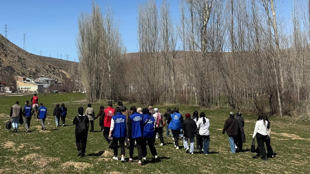 Bayburt'ta gençler çiftlikte ekranlardan uzak bir gün geçirdi