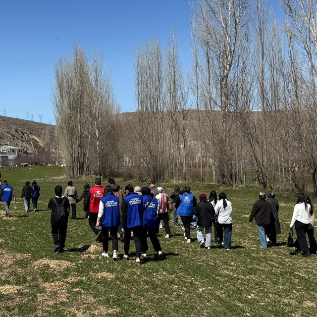 Bayburt'ta gençler çiftlikte ekranlardan uzak bir gün geçirdi