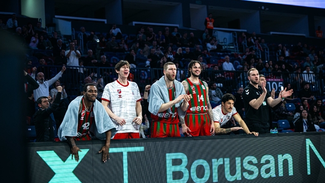 Karşıyaka potada son topa kadar direniyor