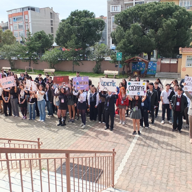 Burhaniye' de çalıştay öğrencileri akademisyenlerle buluşturdu