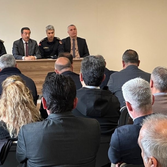 Burhaniye'de okul güvenliği toplantısı yapıldı