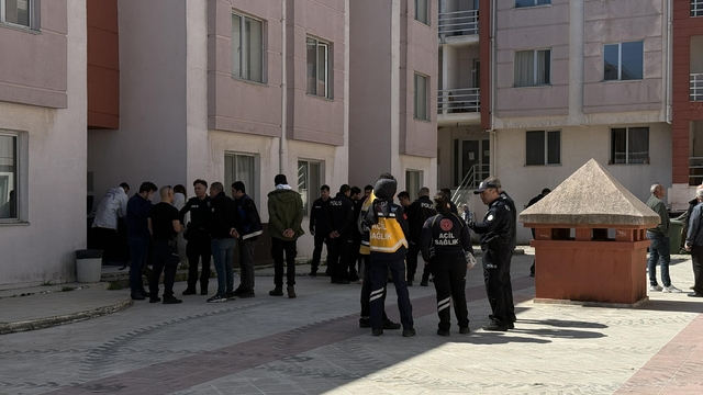 Teğmen evinde ölü bulundu