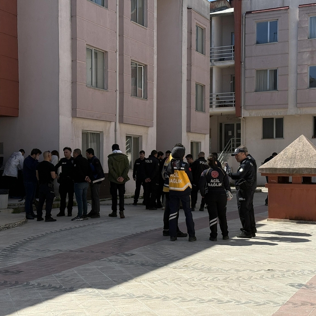 Teğmen evinde ölü bulundu