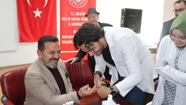 Bilecik'te tıp fakültesi öğrencilerinden huzurevine sağlık desteği
