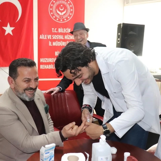 Bilecik'te tıp fakültesi öğrencilerinden huzurevine sağlık desteği