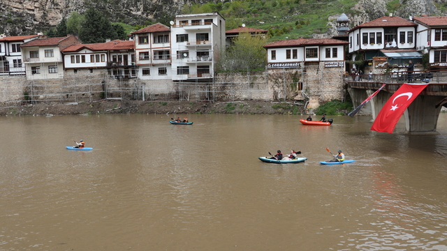 Yeşilırmak'ta kano etkinliği düzenlendi
