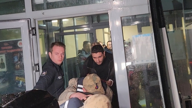 Gülistan Doku soruşturmasında Mustafa Türkay Sonel'in ifadeleri ortaya çıktı
"Bu tecavüz olayı varsa yapan kişi aşağılık birisidir"
"Benim ateşli silahım yoktur"
"Gençlik merkezine gidip gitmediğimi tam olarak hatırlamıyorum"
"Tecavüz olayı ile benim hiçbir bilgim ve alakam yoktur"
"Gülistan'ın gözü yaşlı annesinin bir damla gözyaşına ben kurban olurum"