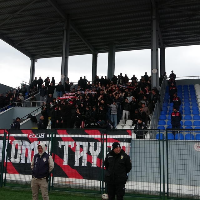 Gergin geçen maçların kazananları Osmaneli takımları oldu