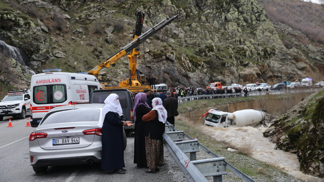 GÜNCELLEME - Bitlis'te dereye düşen beton mikserinin sürücüsünün cansız bedenine ulaşıldı