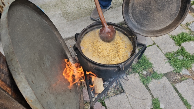Afyonkarahisar'da asırlık pilav geleneği yaşatılıyor