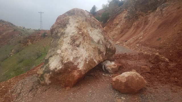 Siirt'te sel ve heyelanlar nedeniyle kapalı olan 70 köy yolu ulaşıma açıldı