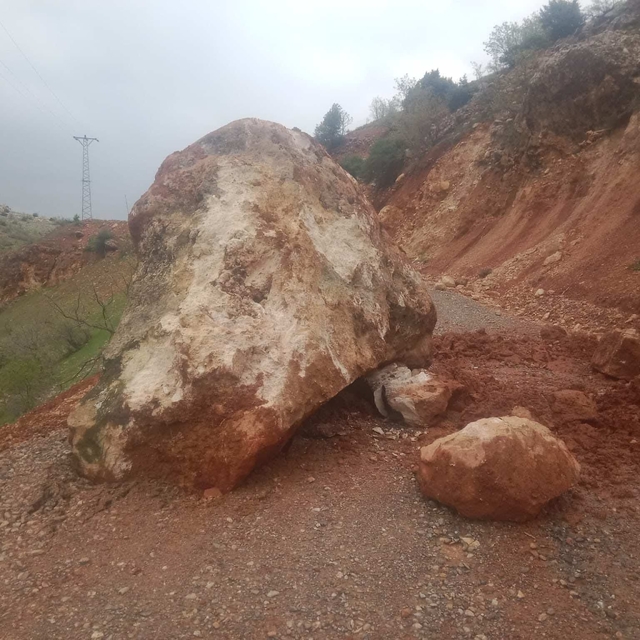 Siirt'te sel ve heyelanlar nedeniyle kapalı olan 70 köy yolu ulaşıma açıldı