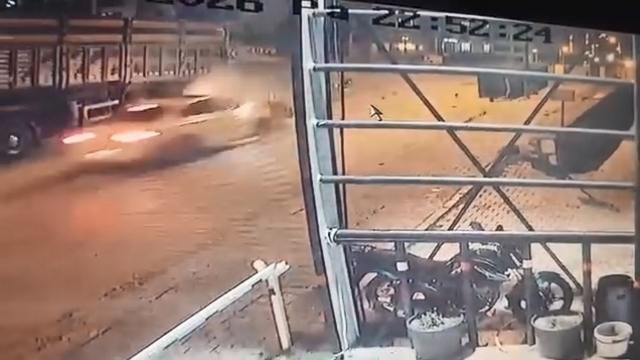 Elazığ'da 4 kişinin yaralandığı kazanın görüntüsü ortaya çıktı