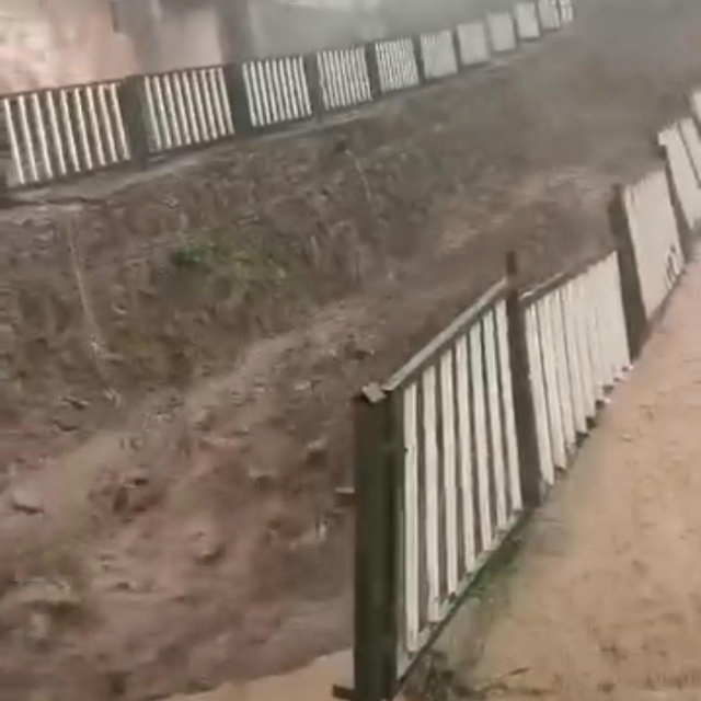 Şırnak'ta sel felaketinde silahla uyarı yapıldı
Güvenlik korucusu vatandaşl...