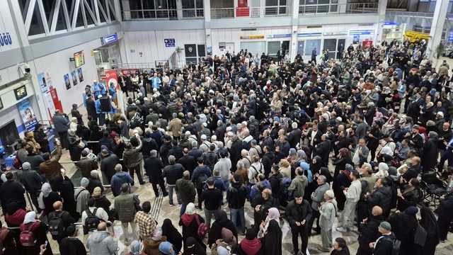 Erzurum'da  ilk hac kafilesi dualarla uğurlandı
