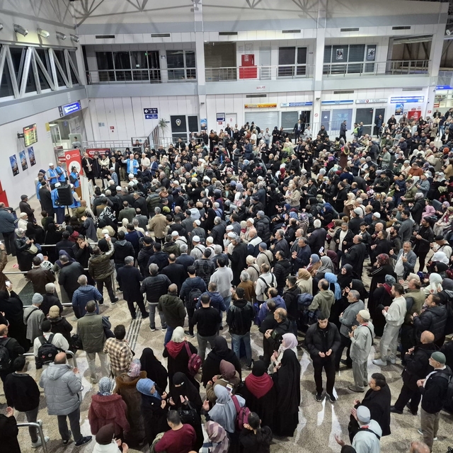 Erzurum'da  ilk hac kafilesi dualarla uğurlandı