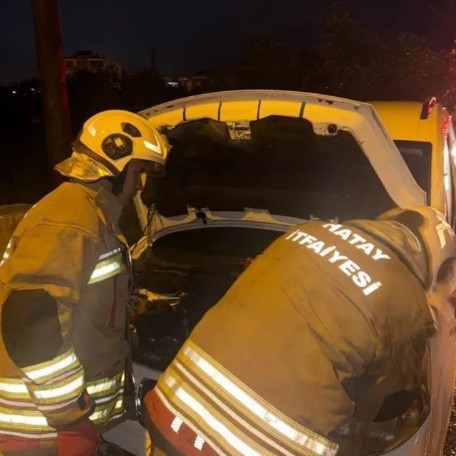 Defne'de aracın motorunda yangın çıktı