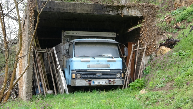 Yüksek fiyat verenler oldu ama o baba yadigarı diye satmıyor
Babasının hatırasını gözü gibi baktığını belirten Ogün Oğuz:
"Biz var olduğumuz sürece, hatta varislerimize de vasiyet ettik,  o araç orada kalacak"
"Satın diyen çok oldu; yüksek fiyat teklif edenler bile çıktı, ancak baba yadigârı olduğu için satmayı düşünmüyoruz"