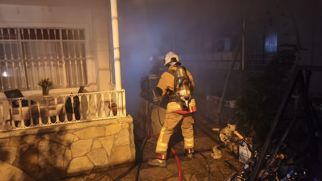 Arsuz'da evin bodrumunda yangın çıktı