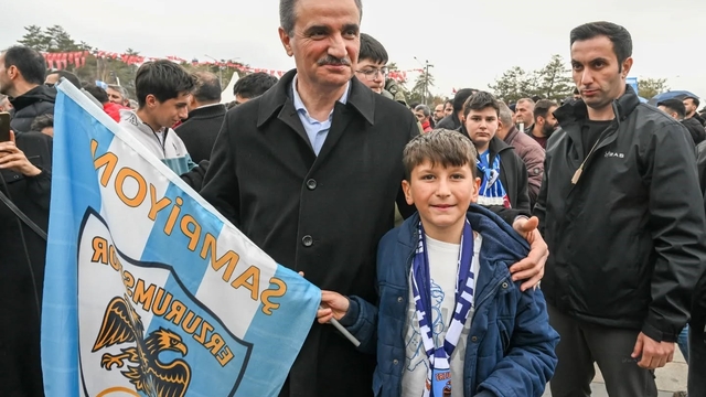 Vali Aydın Baruş kutlama coşkusuna katıldı