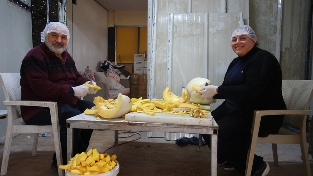 Tescilli lezzet kabak tatlısı depremzede ailenin ellerinde lezzet buluyor