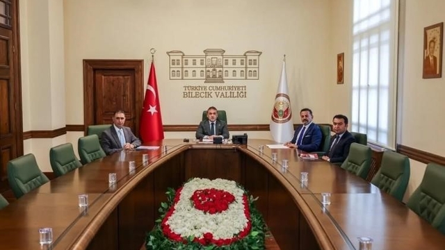 Vali Sözer ve İl Müdürü İlhan çevrim içi toplantıya katıldı