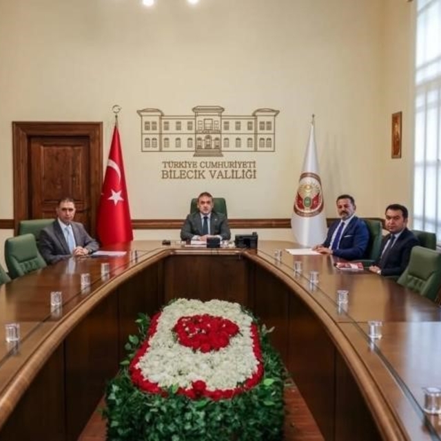 Vali Sözer ve İl Müdürü İlhan çevrim içi toplantıya katıldı
