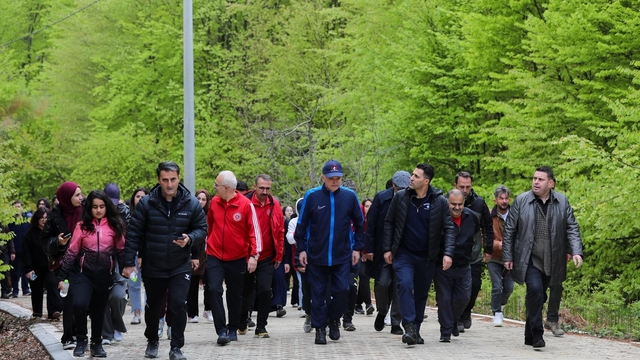 Başkan Özlü, gençlerle doğa yürüyüşü yaptı
Gençlere Başkan Özlü'den altın tavsiyeler