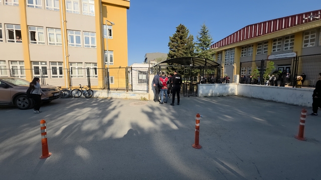 Edirne'de lisede turnikeli güvenlik sistemi