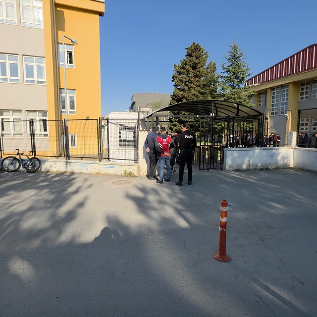 Edirne'de lisede turnikeli güvenlik sistemi