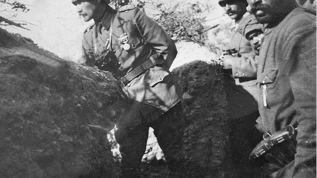 111 yıl önce Atatürk'ün o tarihi fotoğrafının çekildiği alan tarihe tanıklı ediyor
109 yıl önce o tarihi fotoğrafının çekildiği noktaya Atatürk Anıtı yapıldı