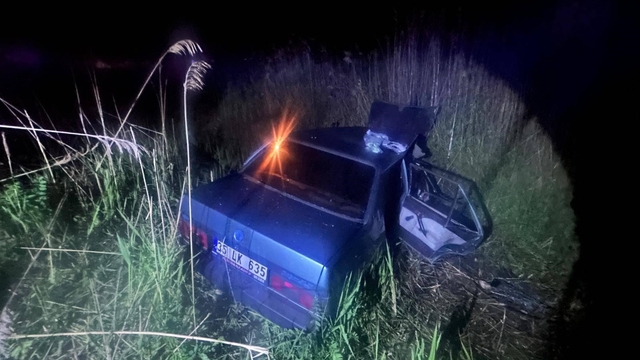 Manisa'da otomobil kanala uçtu: 2 ölü, 5 yaralı