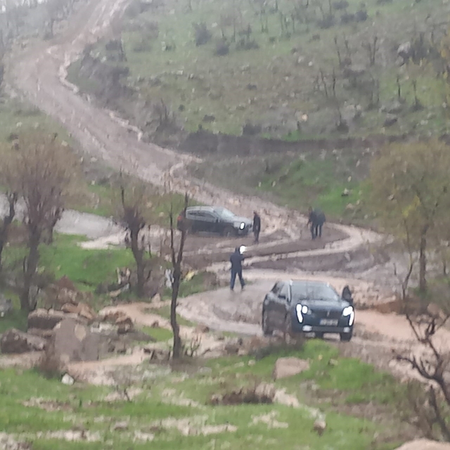 Şırnak'ta köy yolu kapandı, öğretmenler mahsur kaldı