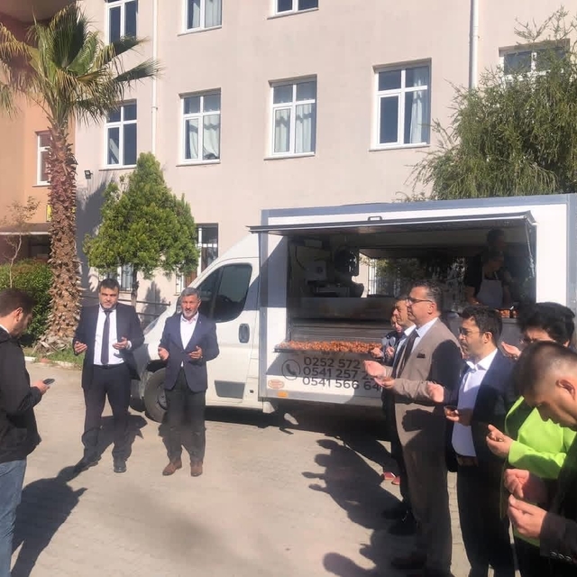 Yatağan'da şehit öğretmen ve öğrenciler için lokma hayrı yapıldı