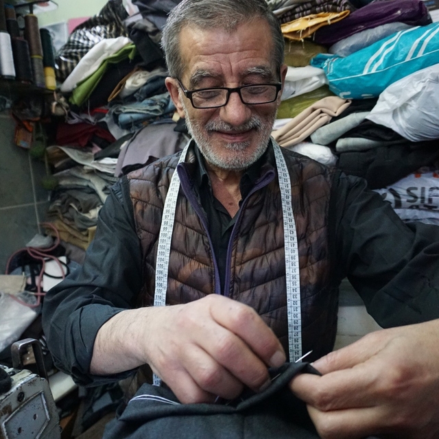 Yarım asırlık emektar terzi hazır giyime karşı zanaatını yaşatıyor