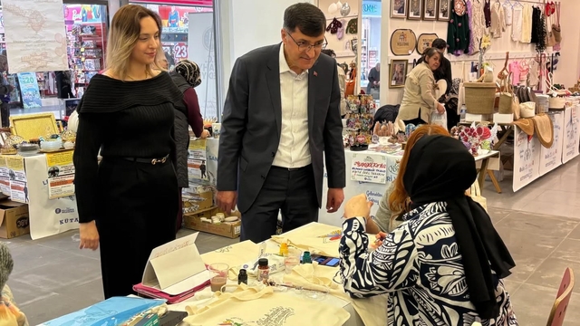 Kütahya'da yöresel ürünler ve el sanatları tanıtıldı