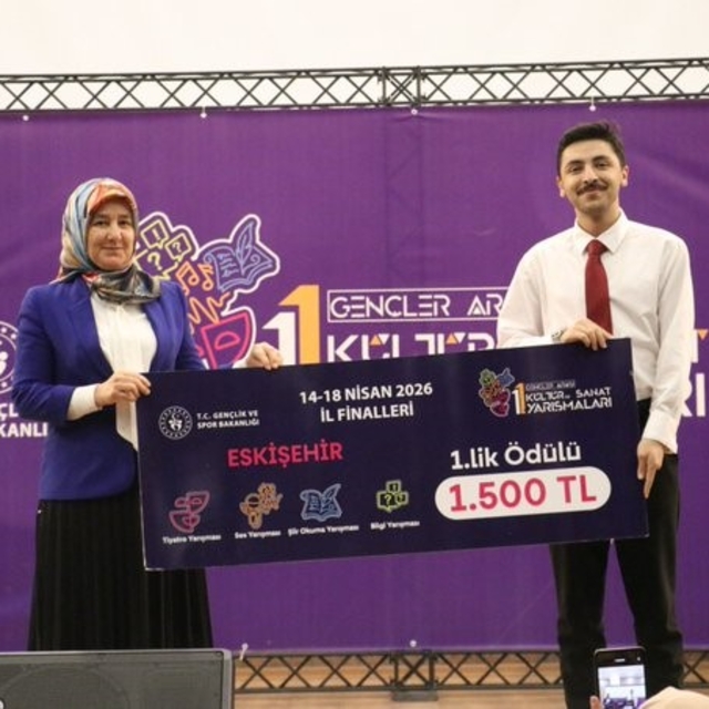 Eskişehir'de genç şairler il birinciliği için yarıştı