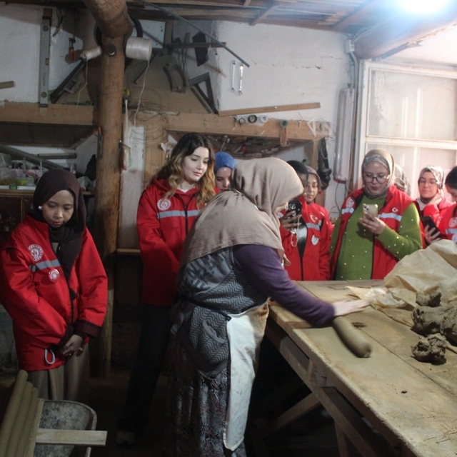 Bayburt'ta gönüllü gençler tarih ve doğayla buluştu