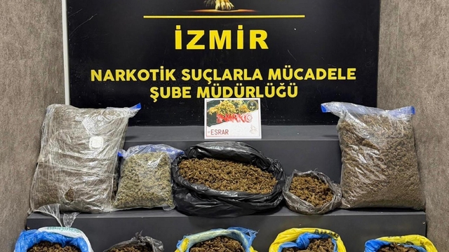 İzmir'de 16,5 kilo skunk ele geçirildi