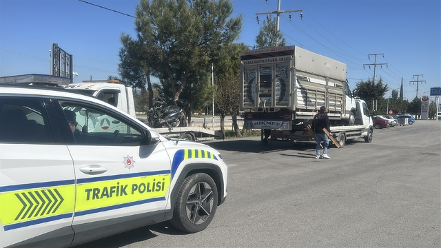 Eski plakasını kamyonetine taktı, 140 bin lira cezadan kaçamadı
Trafiğe çıkışı geçici olarak men edilen kamyonetine, daha önce kullandığı plakasını taksa da cezadan kurtulamadı