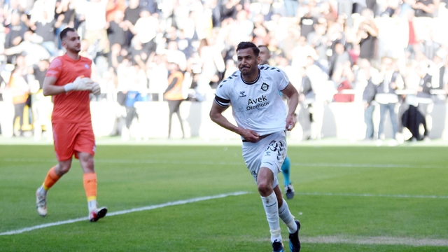 Altay'da Deniz Kadah'tan şık kapanış