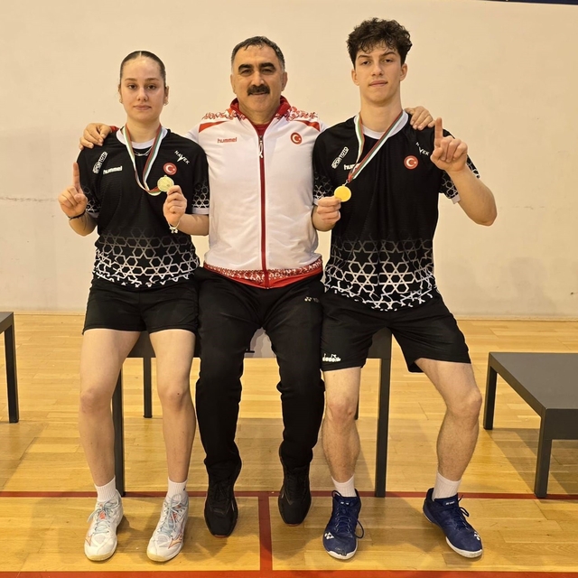 Erzincanlı genç badmintoncular Avrupa'da 3 madalya kazandı