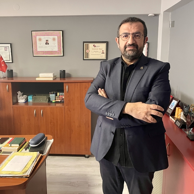 Emeklilik vaadiyle 103 gurbetçiyi dolandırdığı iddia edilen sanık hakkında...