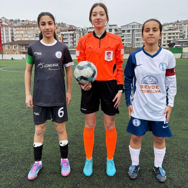 Körfez'in kız futbol takımlarından çifte galibiyet
